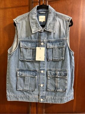 Hidden Denim Utility Vest - Light Blue Women's Sleeveless Jacket